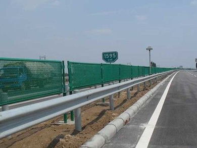 浙江高速公路上为什么要安装波形护栏板